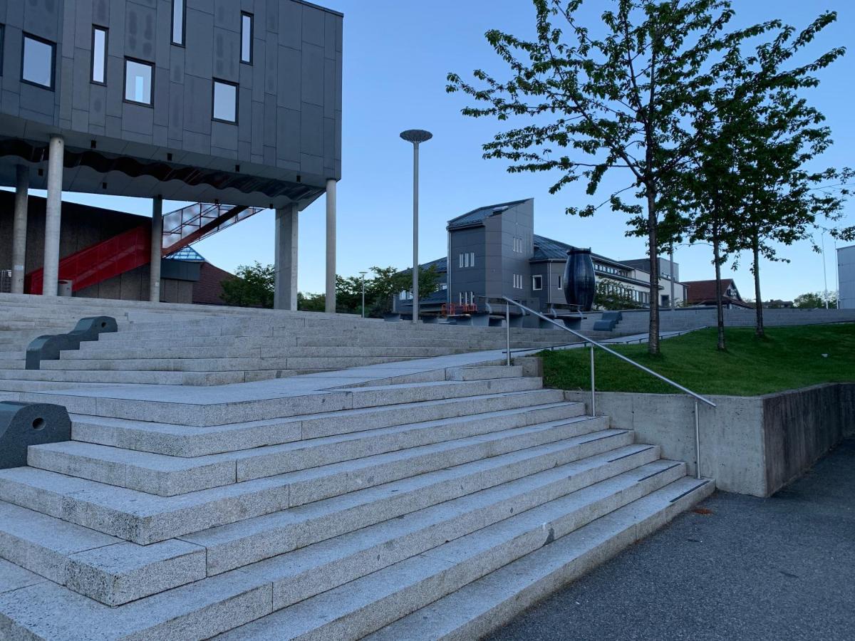 Husnes Sentrum Hotell Екстер'єр фото